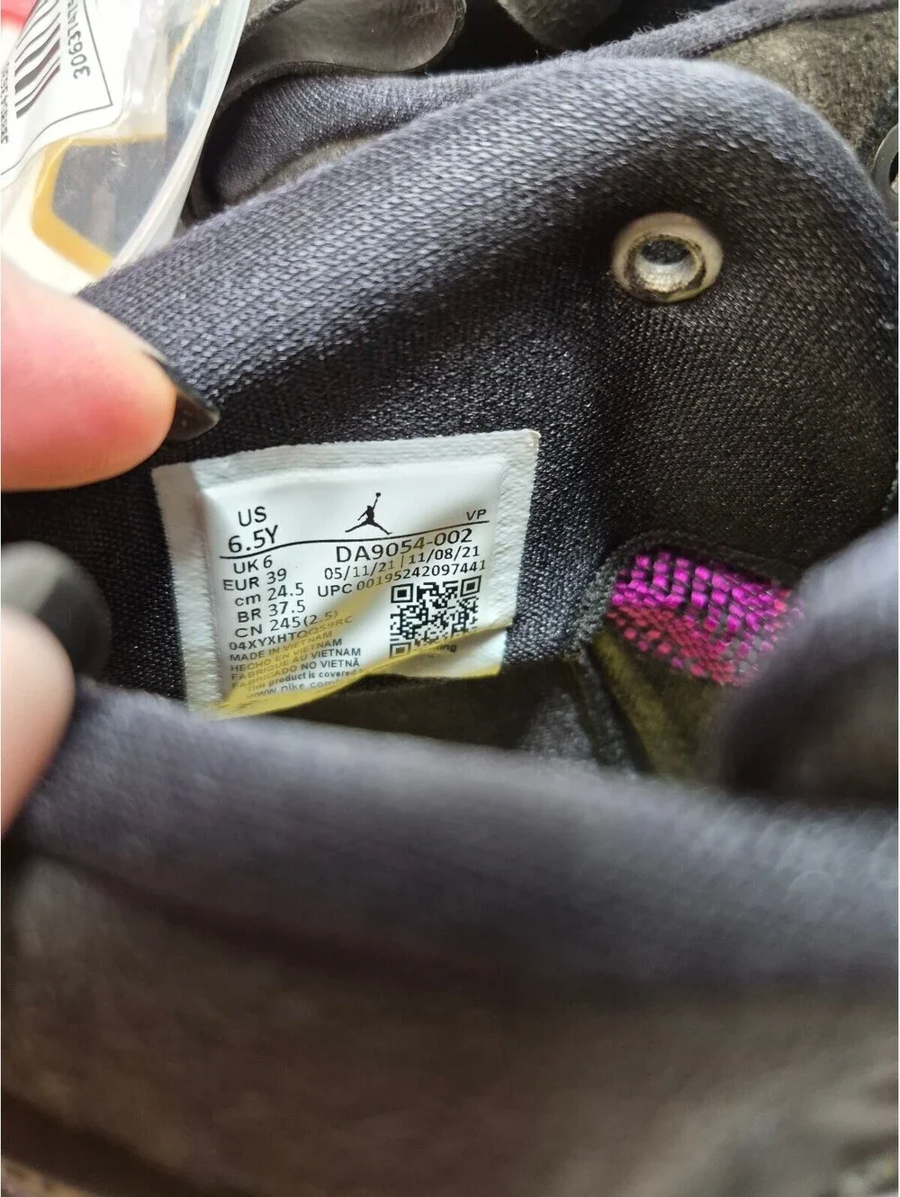 Nike young detailing sole